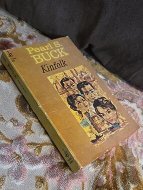 Pearl S. Buck Kinfolk Paperback - Vintage Novel.